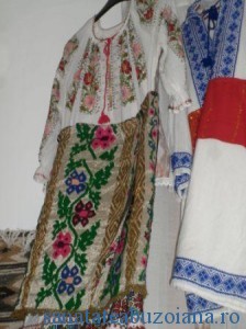 Costum popular din zona Manzalesti Buzau