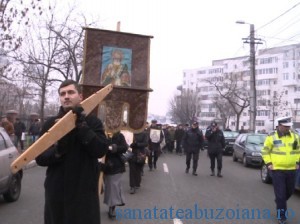 Procesiune catre Raul Buzau