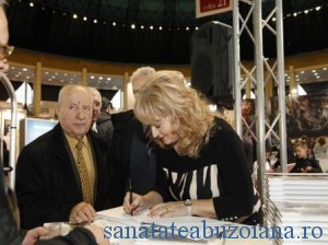 Col. Dr, Floentina Ionita Radu in timpul sesiunii de autografe